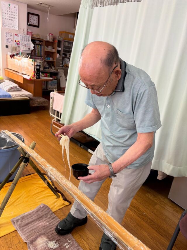 本日第2回流しそうめんを行いました✨皆様一生懸命キャッチされていました👏🩷次回はところてんつきを行いまーす😆😆

お問い合わせ先: くず葉台ケアセンター
電話番号: 0463-84-5800
施設場所: 神奈川県秦野市東田原419-1

#くず葉台ケアセンター
#デイサービス
#レクリエーション
#流しそうめん
