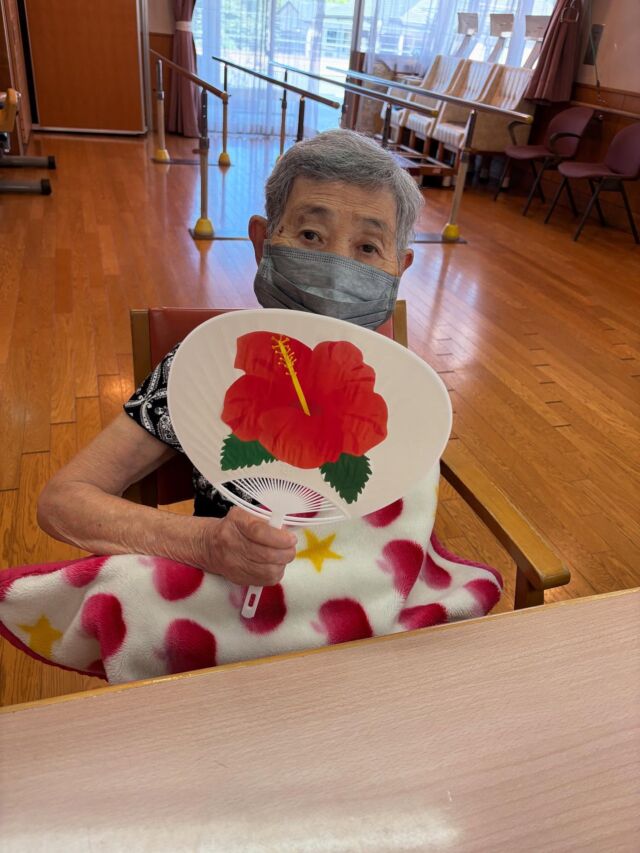 まだまだ厚い日が続きますが皆様いかがお過ごしでしょうか☀️？くず葉台ケアセンターでは納涼祭にむけてうちわ作りを行いました✨皆様真剣に取り組まれていて素敵な笑顔がたくさん見られました😆😆🩷

お問い合わせ：くず葉台ケアセンター
電話番号：0463-84-5800
施設住所：神奈川県秦野市東田原419-1

#くず葉台ケアセンター
#デイサービス
#夏もおわりですね 
#レクリエーション
#制作