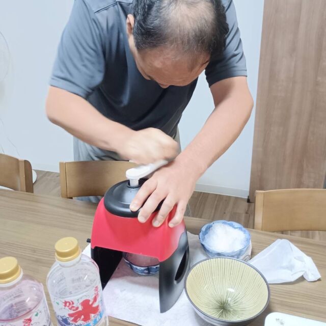 涼しくなる前にかき氷をいただきました。