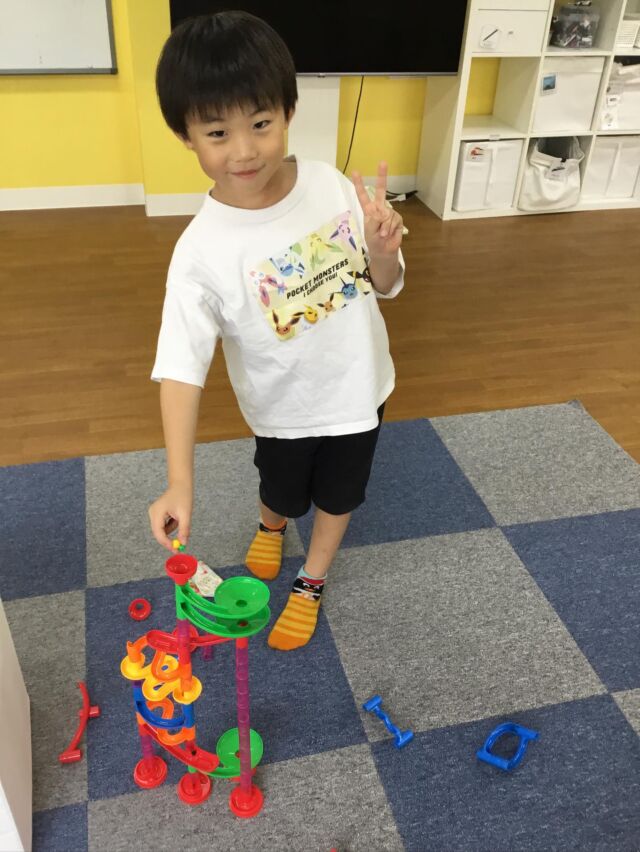 こんにちは😃
とことこ戸塚教室です⭐️

自由時間の様子をお届けします^ ^
タワーを組み立てて、ボールを落とす様子を楽しんだり、お絵描きや折り紙など
一人ひとりが好きな遊びをのびのびと楽しんでいます😊

☆見学者募集中☆
※写真は掲載許可を頂いたものを載せています。
☎︎ 045-881-6480
✉︎ tocotoco.tk@subaru-fukushi.or.jp

#放課後等デイサービス
#放デイ
#とことこ戸塚教室
#社会福祉法人昴
#ADHD 
#遊び 
#療育
#放デイ活動
#発達障がい 
#発達障害 
#アスペルガー症候群 
#自閉症
#LD
#戸塚区 
#学習支援 
#コミュニケーション 
#グレーゾーン
#子ども写真
#SST
#ソーシャルスキルトレーニング
#地域とつながりたい
#戸塚
#地域共生
#戸塚ママさん
#戸塚パパさん
#自由時間
#遊び