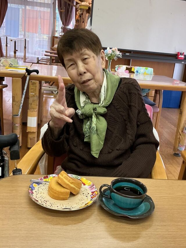 寒い日が続きますが、皆様いかがお過ごしでしょうか？
くず葉台ケアセンターでは日頃皆様が色々な活動で貯めてくださっているバルを使用してバルカフェを開催しました☕️
お好きな飲み物とおやつを選んでいただき皆様身体も心も温まるひとときとなりました✨
次回はおはぎ作りを予定しています♪楽しみにしていてください🤍

お問い合わせ：くず葉台ケアセンター
電話番号：0463-84-5800
施設住所：神奈川県秦野市東田原419-1

#くず葉台ケアセンター 
#バルカフェ 
#デイサービス
#皆様素敵な笑顔