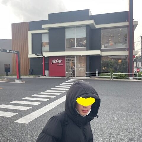 ちょっと気取ってマックカフェ。いつものマックとは少し違う店内でビックリ！＃グループホーム＃マックカフェ