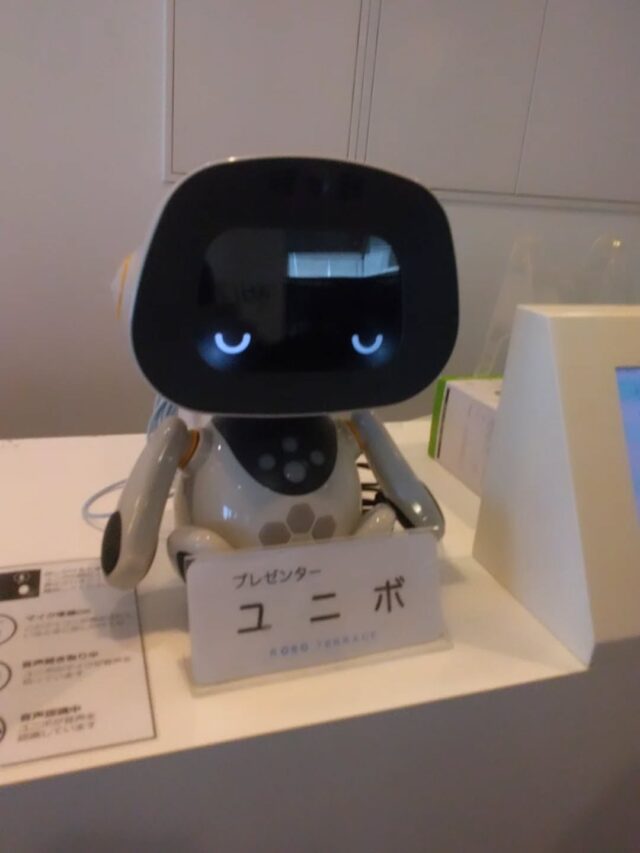 こんにちは、放課後等デイサービスとことこ本郷台教室です！今日はお出かけの様子を紹介します。先日は、辻堂駅近くにある『ロボテラス』に行きました🤖みんなで電車に乗って移動して、お昼ご飯を食べてから体験を開始しました🚃施設内には、様々なロボットがあり各々が好きなことを楽しんでいました。特に「DIDIM」というARを使用したトレーニングマシーンが人気で、懸命に足踏みをしてレースゲームで勝負をしたりリズムゲームで遊んでいました。「疲れた」と言うほど体を動かす人もいる中で、「LOVOT」と触れ合ったり、「ロジーボのひみつ」というプログラムキットでのんびりと遊んでいる人もいました！

#社会福祉法人昴
#社会福祉法人
#放課後等デイサービス
#放デイ
#とことこ
#本郷台
#栄区
#辻堂駅
#藤沢市
#ロボット
#ロボテラス
#ゲーム
#活動
#おでかけ
#プログラミング