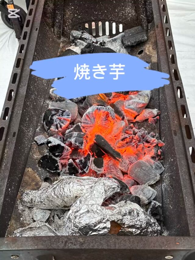 こんにちは、田原の里です😃
焼き芋を行いました🍠甘い香りにお腹が「グ〜！」お腹の音と香りのコラボレーションで皆さん笑顔😊
お芋も美味しかったですね！またやりましょう✨

#社会福祉法人昴 #特別養護老人ホーム #田原の里 #小規模多機能 #くず葉台ケアセンター #秦野市 #笑顔 #ユニットケア #人気スポット #憩いの場 #焼き芋