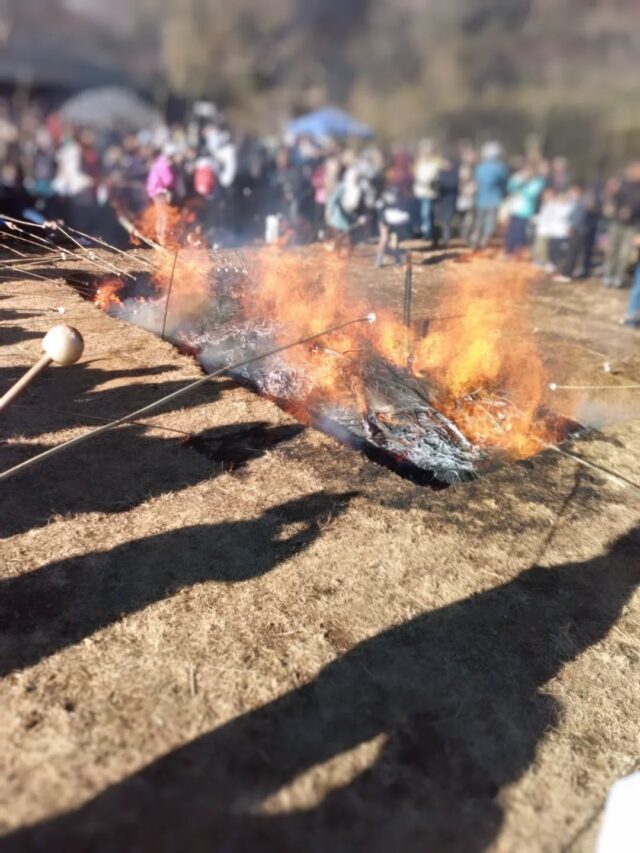 こんにちは！
放課後等デイサービスとことこ本郷台教室です！今日はおでかけの様子を紹介します。
先日「鎌倉中央公園」におでかけにいき、どんど焼きを体験しました🔥七草粥を食べたり団子を焼いて食べました！長い竹串で遠くから焼きましたが、熱風が凄く...団子を焼くのも一苦労でした💦ですが、日本文化に触れる貴重な体験ができ、子どもたちの楽しそうな様子が見られよかったです！その他の時間は自由時間とし、ターザンロープをしたりみんなで鬼ごっこをしたりと沢山身体を動かして遊びました🏃

#社会福祉法人
#放課後等デイサービス
#横浜
#活動
#おでかけ