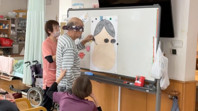 😀くず葉台ケアセンターです。本日は福笑いで皆さん大笑いでした♪(๑ᴖ◡ᴖ๑)♪
『笑う門には福来る』で今年も頑張っていきます！！
施設住所：秦野市東田原419-1
電話番号：0463(84)5800
くず葉台ケアセンター
#デイサービス
#笑う門には福来る
#笑顔