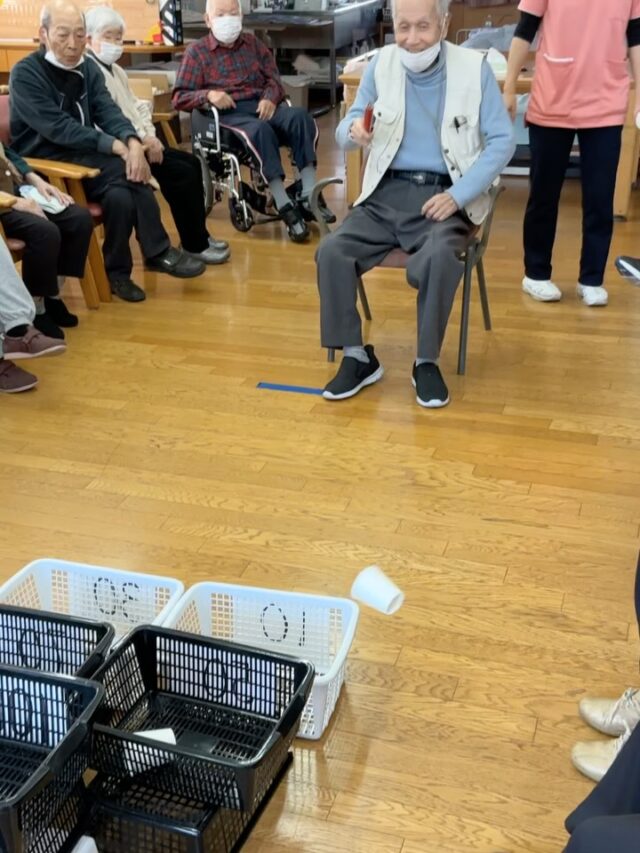 こんにちはくず葉台ケアセンターです╰(*´︶`*)╯
今日はふりかぶってカップゲームを行いました
上肢の良い運動を楽しくしている様子是非ご覧下さい♪
くず葉台ケアセンター
住所:秦野市東田原419-1
電話番号:0463(84)5800
#デイサービス
#レクリエーション