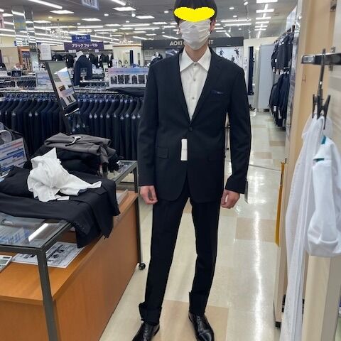 今年二十歳を迎える皆さんスーツを買いに行きました。決まってますね＃グループホーム＃スーツ