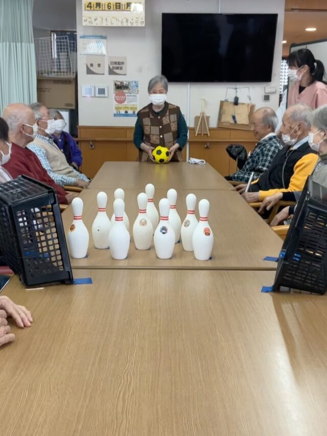 こんにちは😃くず葉台ケアセンターです♪
雨が降りそうな天気になってきましたね☔️
そんな本日のレクリエーションは、テーブルボーリング🎳を行いました♪
皆様真剣に行われ、すごーく盛り上がりました♪(๑ᴖ◡ᴖ๑)♪
元気満載な皆様と、15時のおやつのご様子も一緒にご覧下さい♪

くず葉台ケアセンター
0463-84-5800
神奈川県秦野市東田原419-1

#くず葉台ケアセンター 
#レクリエーション 
#テーブルボーリング 
#行いました
#笑顔満載