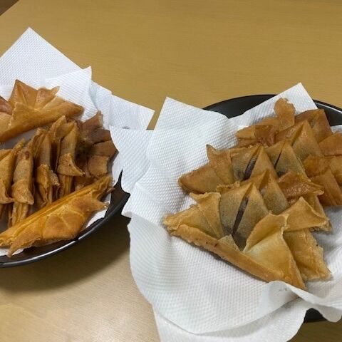 兜の形をしたあんこパイを上郷でも作りました。サクサク中はあんこトロリ美味しいです＃グループホーム＃兜パイ