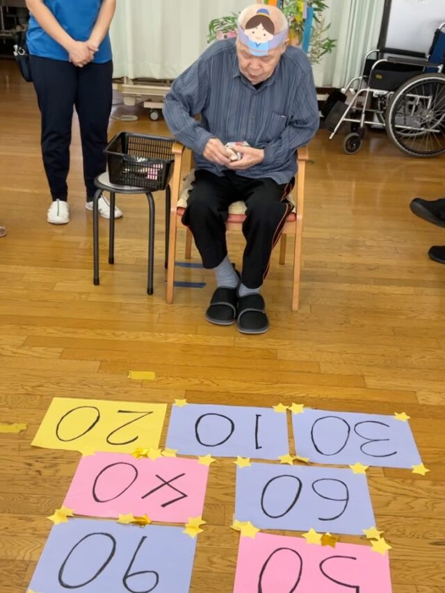 こんにちは、くず葉台ケアセンターです♪
本日は、七夕🎋🎋
という事で、七夕お手玉投げゲームを行いました♪(๑ᴖ◡ᴖ๑)♪
彦星と織姫は天の川で会えるのでしょうか？
その時のご様子をご覧下さい♪♪

☎️0463-84-5800
🏣神奈川県秦野市東田原419-1

#七夕レクリエーション 
#くずは葉台ケアセンター