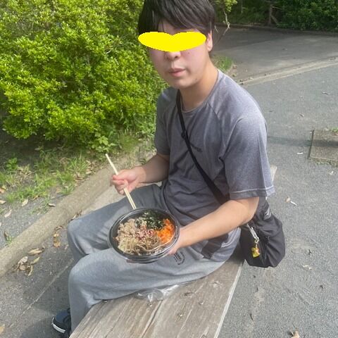 先週、保土ヶ谷で有名なコットンテールでお弁当を買って公園で食べました。外で食べる昼食も良いものです。＃グループホーム＃弁当
