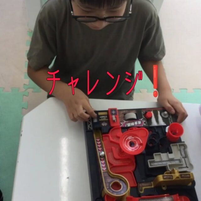 こんにちは
とことこ弘明寺教室です👣

【チャレンジ！】の様子です👀

ボールを転がす玩具でゴールを目指し、いろいろな場面で考え、粘り強さ、諦めない気持ちの活動を行いました‼️
ドキドキのコースに何度もチャレンジし、「ゴールできた〜✨」と嬉しそうに教えてくれました😊
※弘明寺教室では集団活動を1週間同じテーマで行なっていますが、内容を変えることで楽しく活動に参加できるように取り組んでいます。

#弘明寺
#チャレンジ
#アスレチックランドゲーム
#粘り強さ
#諦めない
生活作業
生活訓練
社会福祉法人昴
放課後等デイサービス
放デイ
受給者証
療育
学習支援
生活支援
コミュニケーションスキル
自立支援
個別活動
集団活動
遊び
友だち作り