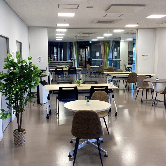 西柴コミュニティハウスでは、自分時間として、8月18日から8月25日まで、9時から17時迄お部屋を開放しています。読書、勉強、趣味の場となります。静かな時間をお過ごしください。また、隣のシーサイドカフェのテイクアウト商品の持ち込み可能です。お待ちしております。
#フリースペース#読書室#静かな時間#趣味#西柴コミュニティハウス
