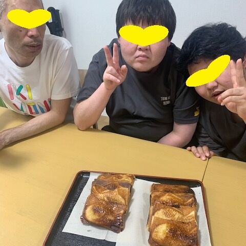 皆さんでクロワッサン鯛焼き風あんぱんを作りました。＃グループホーム＃クロワッサン鯛焼き