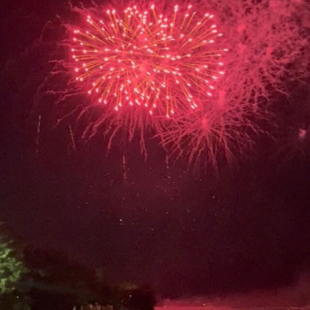 シーパラ文豪ストレイドッグスとのコラボの花火シンフォニアを見てきました。
汲沢の入居者さんも飛び入りで参加し点呼や全員の切符の購入をしていただき、分担でスマホが得意な方には電車やバスの時刻の確認もお願いしました。ゲームや乗り物を満喫し凄い迫力の花火に感激しました。#グループホーム#シーパラ#花火